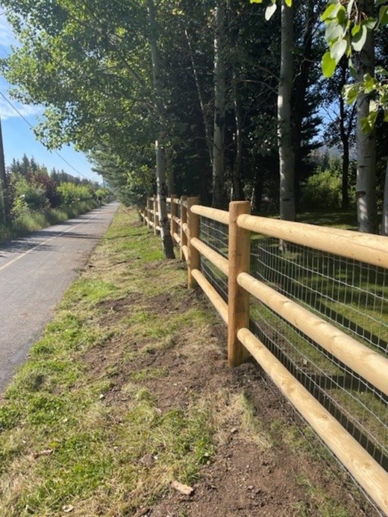 Sawtooth Wood Products Jumbo Dowel Fence With Wire2