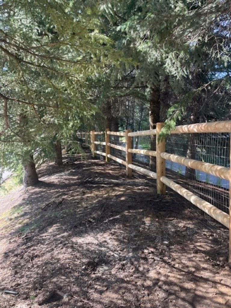Sawtooth Wood Products Jumbo Dowel Fence With Wire4